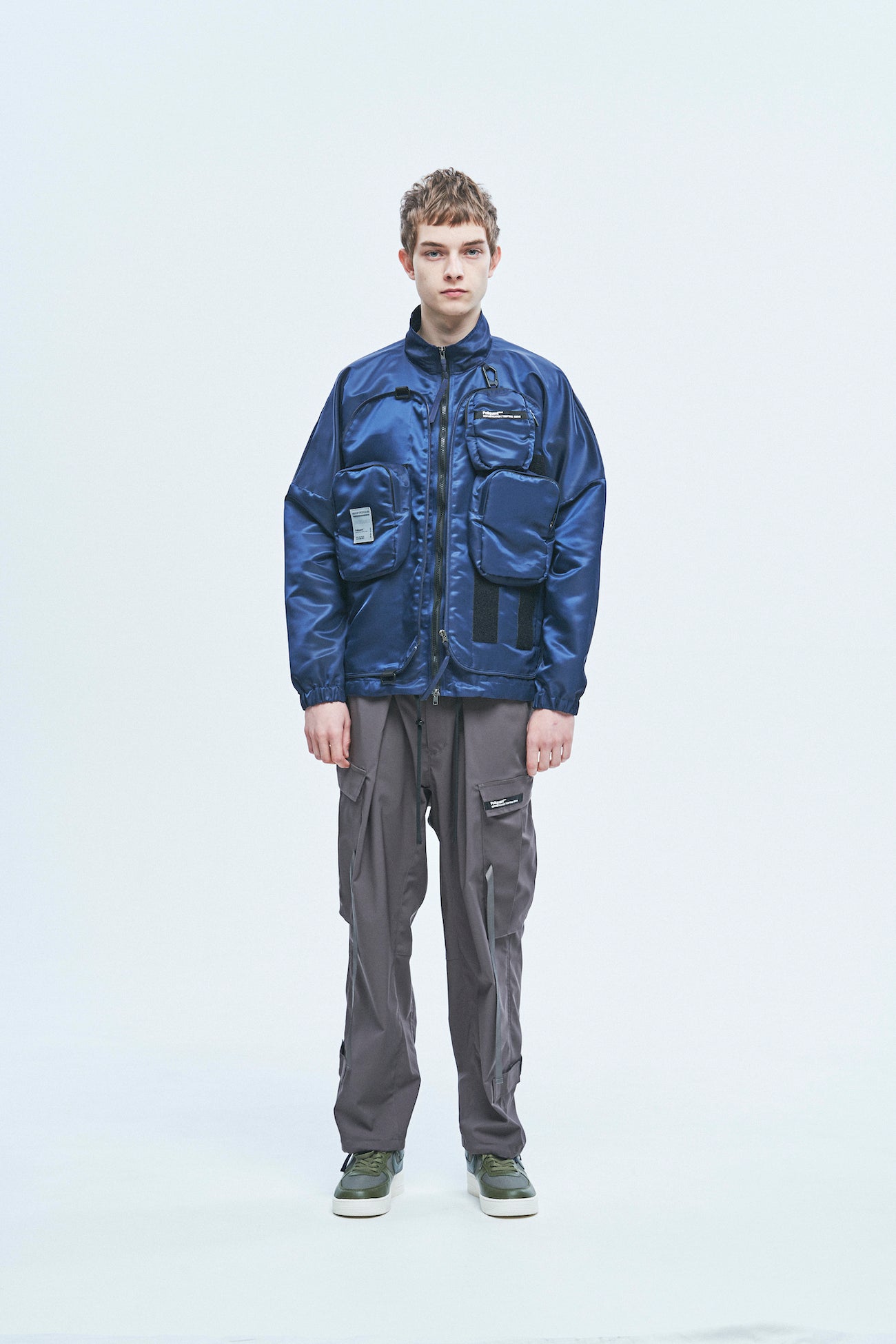 THE MULTIPLE POCKETS + PACKABLE NYLON JACKET (NAVY